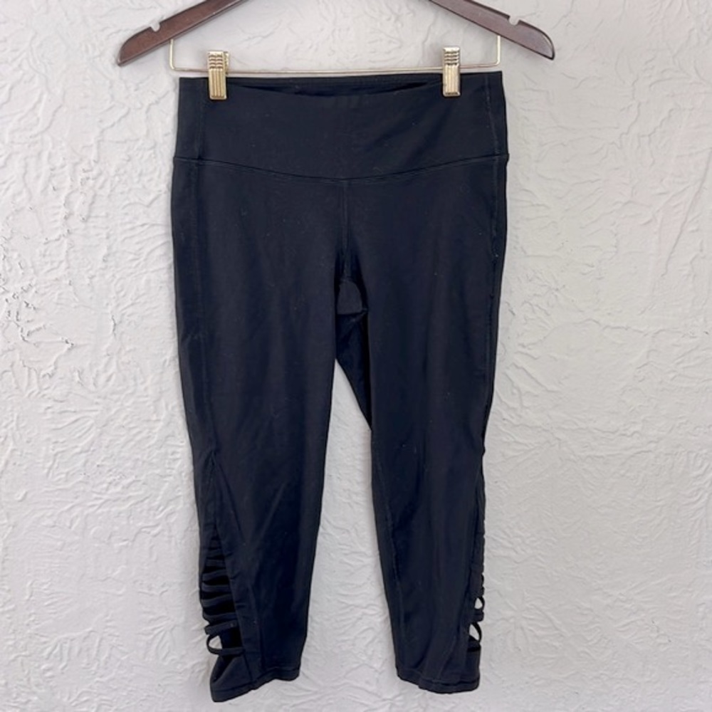 Athleta Quest Criss Cross Chaturanga Capri Leggings - Picture 2 of 11